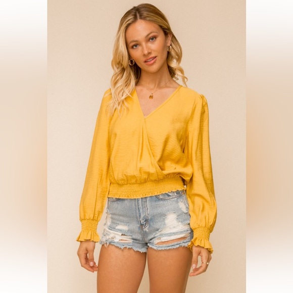 Promo Style Smocked Hem Detail Blouse||Mustard - Picture 5 of 8